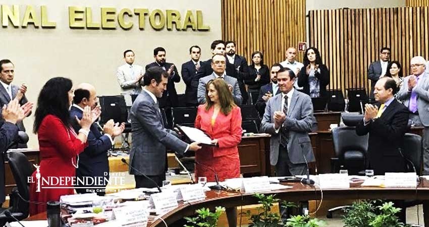 INE otorgó a Marina Garmendia el premio especial por méritos extraordinarios 2016