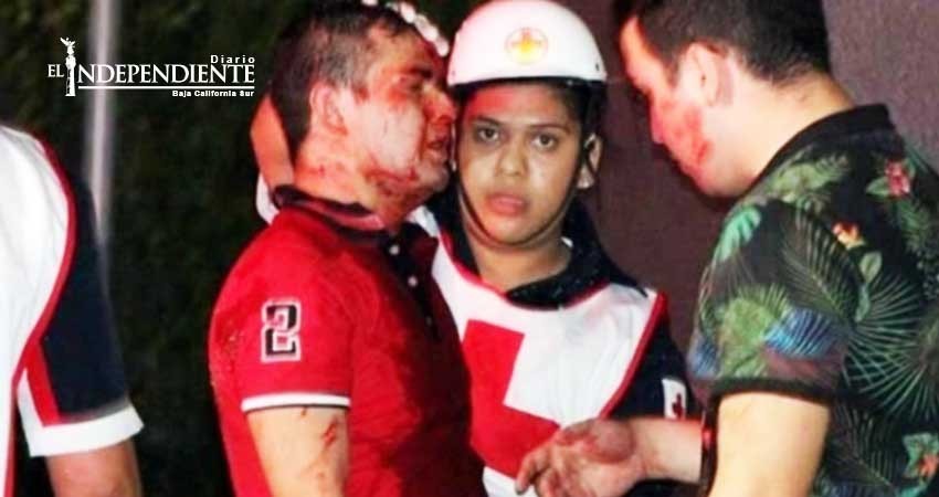 Golpea a su novia en la calle y enfrenta la furia de la gente