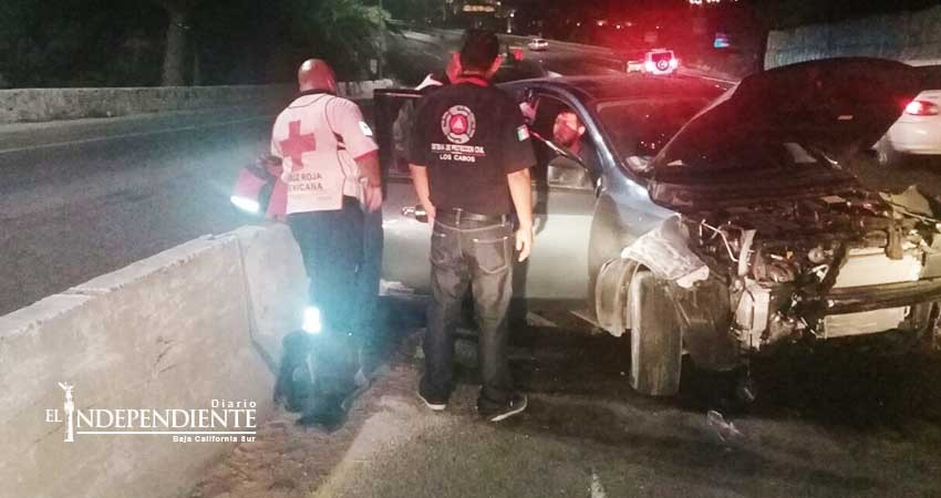 Pierde el control y choca contra muro en la curva del “mirador” de Costa Azul