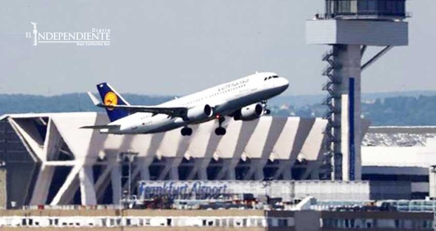 Despega avión con 191 pasajeros y aterriza con 192, nace bebé en vuelo