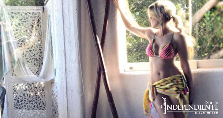 Fey presume sus curvas a los 44