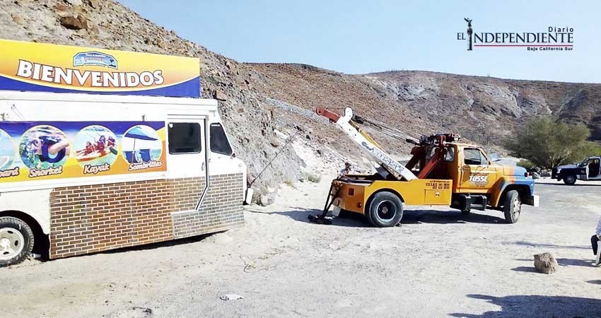 Retiran a vendedores ambulantes de playa Balandra