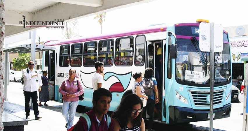 Hay funcionarios y familiares con concesiones de transporte público: Regidor