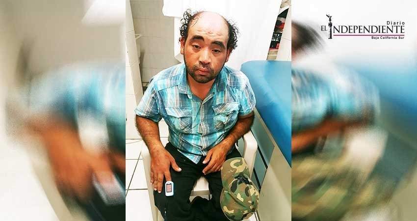 Hace tres días llegó a Los Cabos en busca de sus familiares; duerme en una iglesia