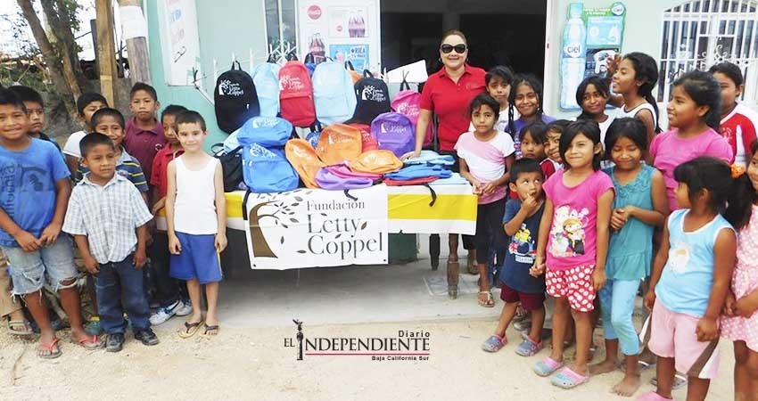 Entregó Fundación Letty Coppel paquetes de útiles escolares