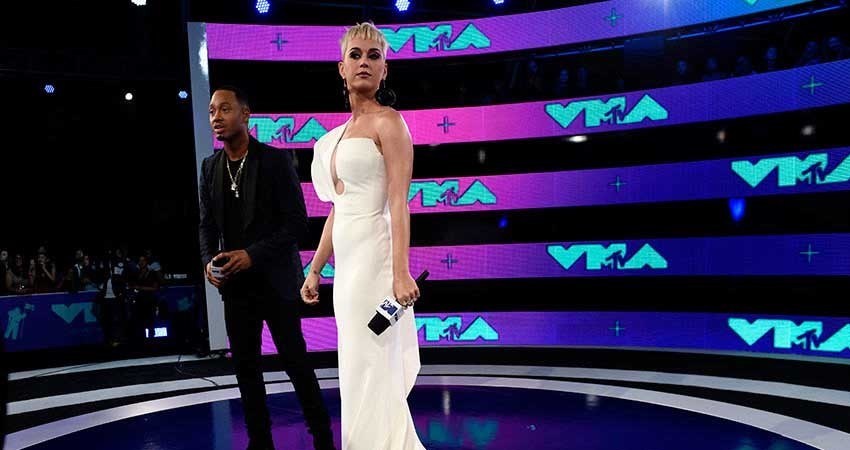 Caen las estrellas en la alfombra roja de los premios MTV