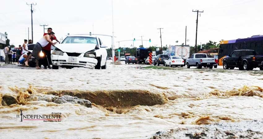 Fuerte lluvia desata crecida de arroyos en SJC