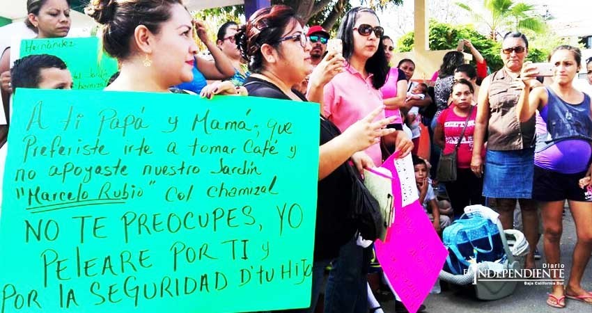 Padres de familia cierran jardín de niños Marcelo Rubio Ruiz