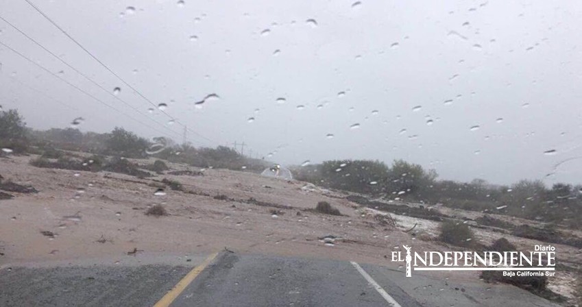 Crecida de arroyos incomunica a Comondú y Loreto