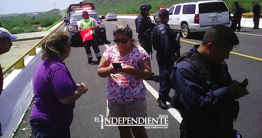 Vecinos de Puerto Nuevo bloquean libramiento carretero