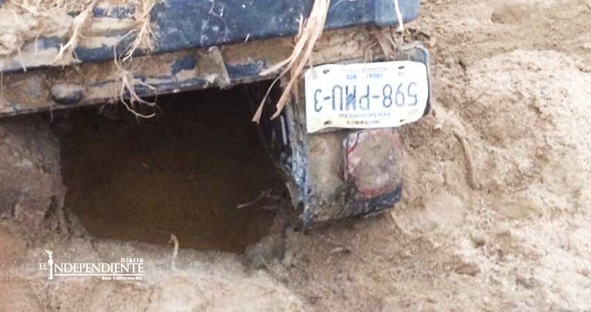 Colaboran bomberos en la búsqueda de posibles cuerpos humanos en Caribe
