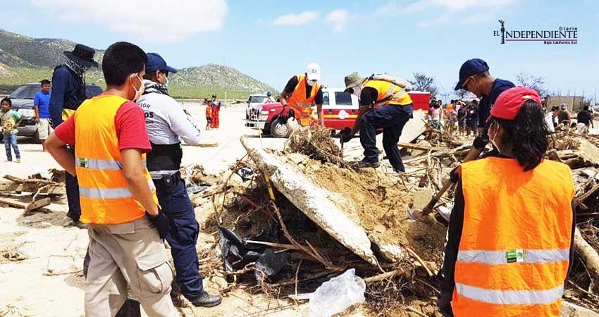 Buscan bomberos sanluqueños personas enterradas en la colonia El Caribe