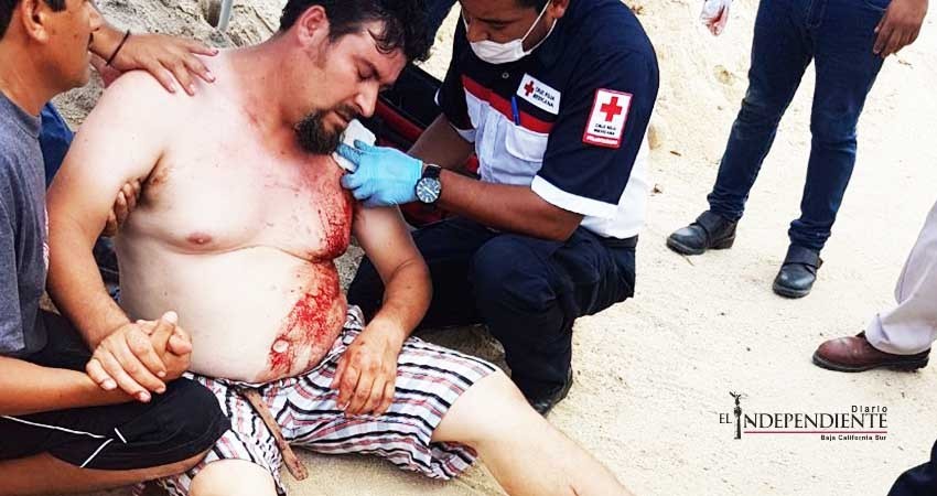 Balean a dueño de abarrotes tras resistirse a un asalto