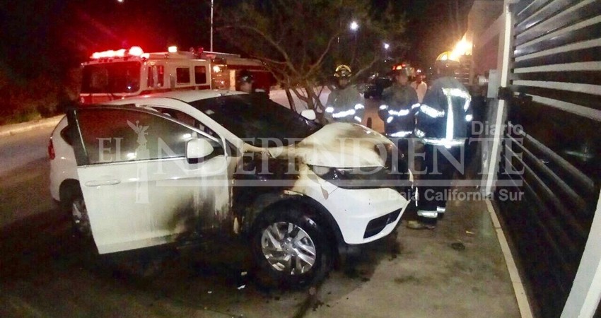 Queman el carro de la directora del Instituto Sudcaliforniano de la Mujer