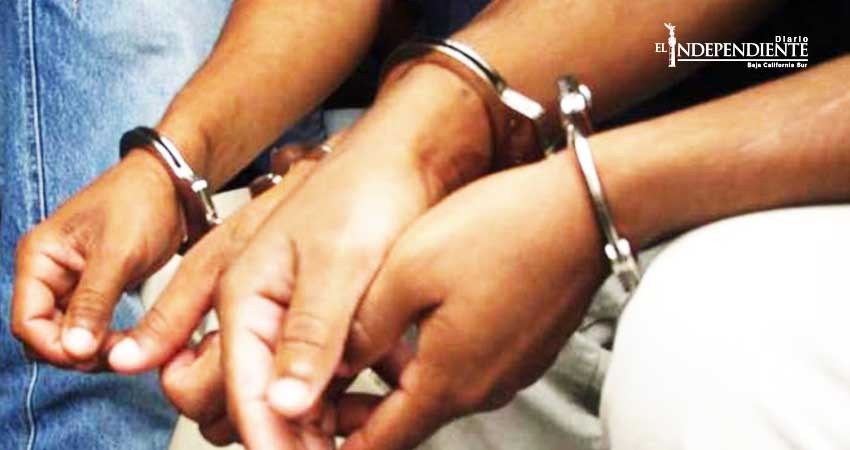 Asegura PGJE a dos sujetos y 2 mil 425 dosis de cristal en un domicilio