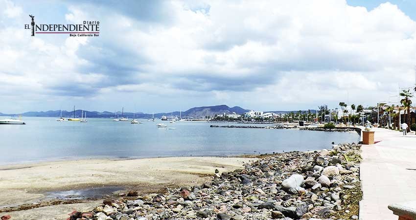 Playas del malecón siguen sin estar limpias tras derrames del drenaje