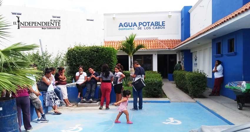 Cansados de vivir sin agua se manifiestan en oficinas de Oomsapas