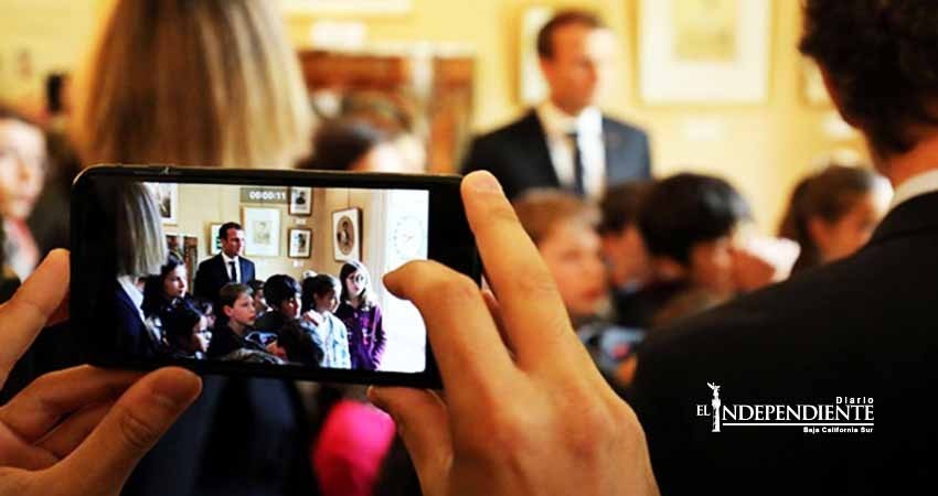 Difunden número de celular de presidente francés