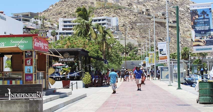 API recibe amenazas por parte de ambulantes que son retirados de la marina