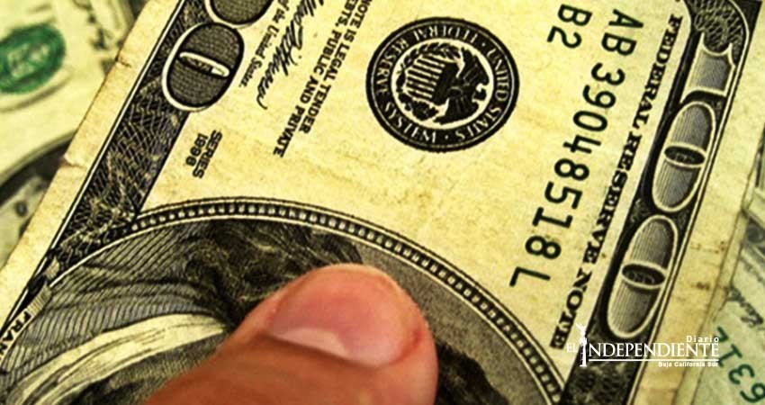 Dólar sigue subiendo, cierra en 19.10 pesos a la venta