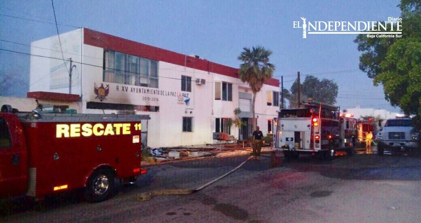 Se incendia archivo y planta baja del Instituto de Cultura en La Paz