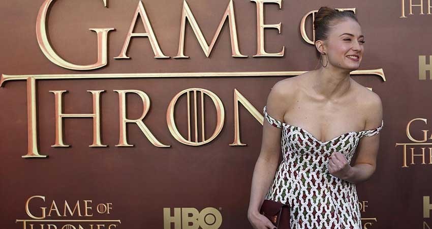 Sophie Turner se compromete con Joe Jonas