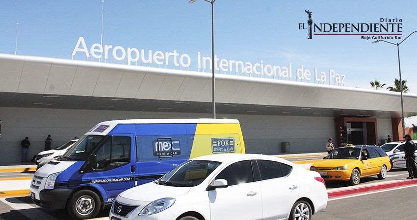 Denuncian taxistas del Aeropuerto de La Paz irregularidades ante la llegada de  nuevas concesionarias