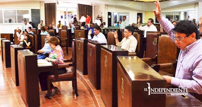 Con voto de calidad del PAN, Congreso pide cuentas a contralora general de BCS