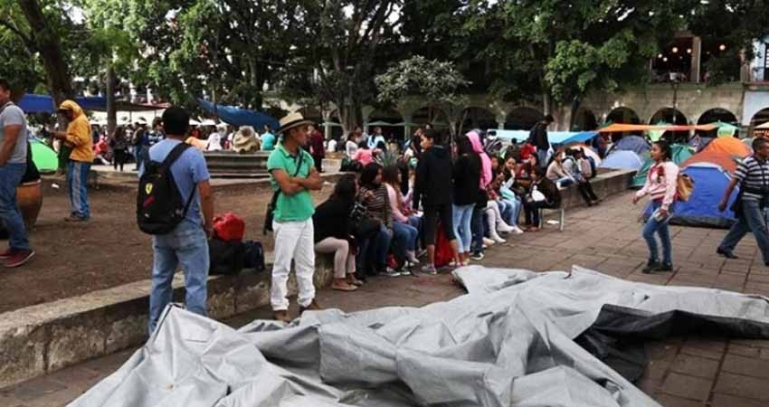CNTE aplica 'puente' hasta en marchas; paran bloqueos por Día de Muertos