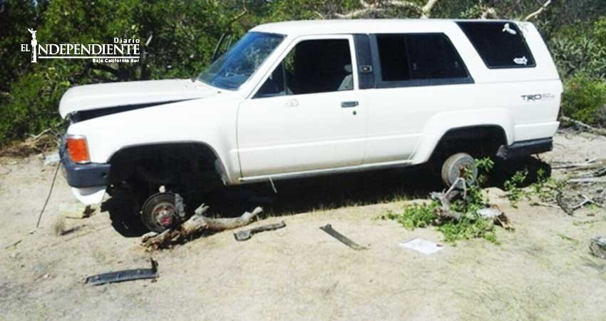 Localizan dos vehículos con reporte de robo en La Paz