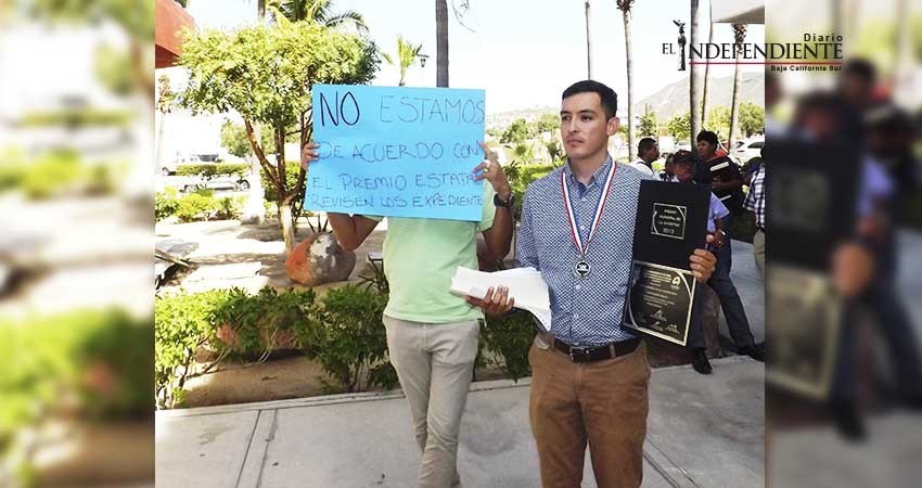 Reprochan el trabajo de jurados del Premio Estatal de la Juventud