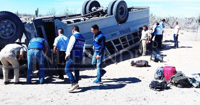 Vuelca camión con elementos de la Marina