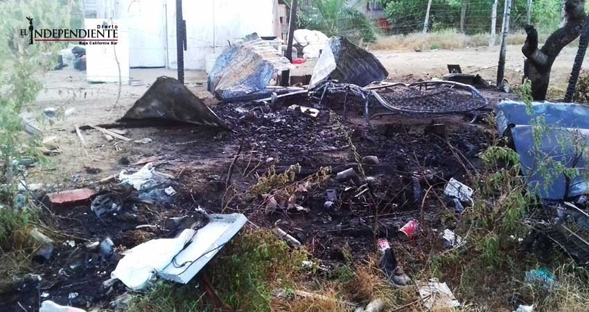 Incendio arrasa con vivienda en la colonia Vista Hermosa