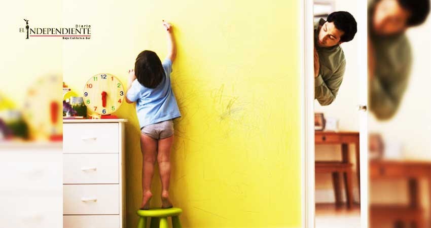 'Padres helicóptero' crían niños incapaces de adaptarse a empleos