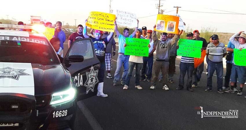 Tras plagio de pescador, bloquean carretera a Constitución; fue reabierta al caer la noche