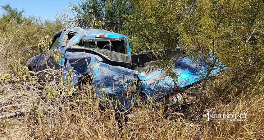 Sale ileso al sufrir espectacular volcadura en la mesa de Santa Anita