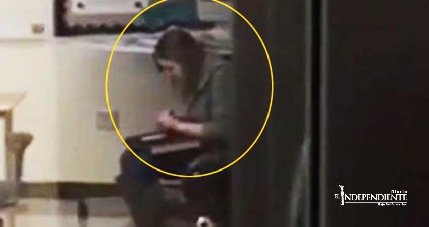 Maestra de secundaría inhalando cocaína en el salón