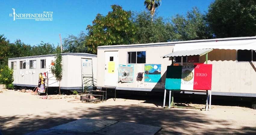 Exigen instalaciones dignas padres de familia de Telesecundaria de Santa Catarina