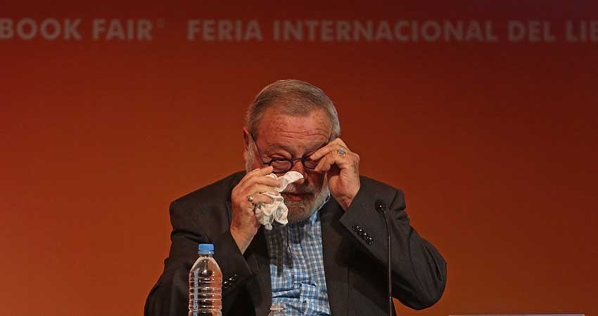 Fernando Savater se conmueve al escuchar mariachi en la FIL