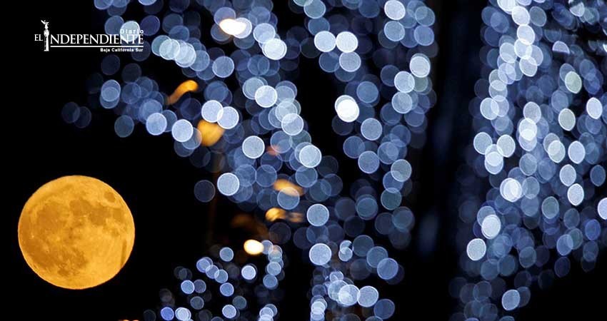 Bellas postales de la 'Súper Luna' de este domingo en el mundo