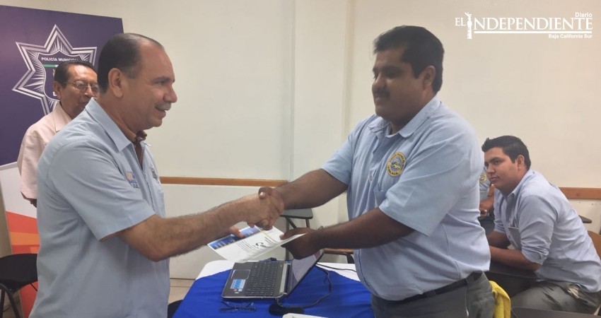 Finalizan cursos para choferes de transporte público