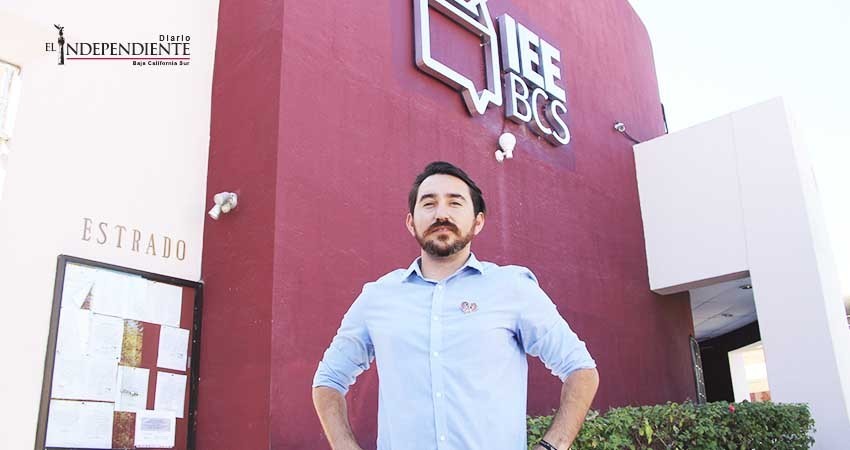 Busca Frank Aguirre candidatura independiente a diputación local