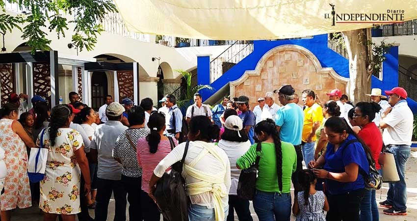 Acusan antorchistas a funcionarios de haberlos “plantado” en palacio municipal