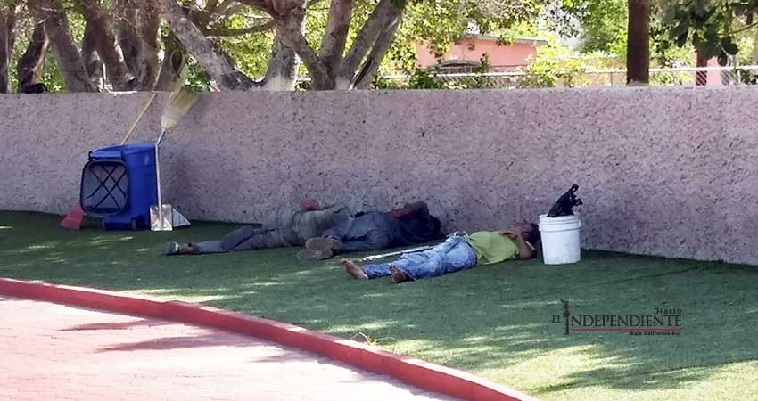 No existen albergues para indigentes en La Paz: Armando Martínez