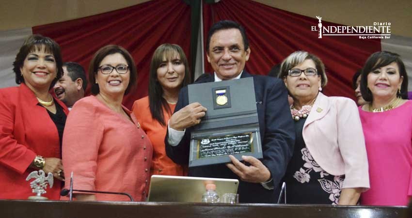Proponen que Congreso de BCS entregue una sola medalla al año, en lugar de 5