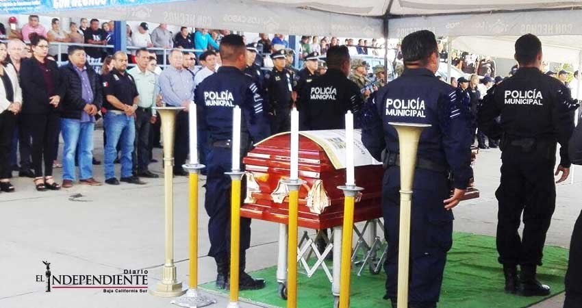 Con homenaje, despiden a comandante de la policía ultimado en Los Cabos