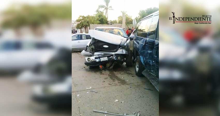 Chocan autos en CSL, arrollan y matan a peatón