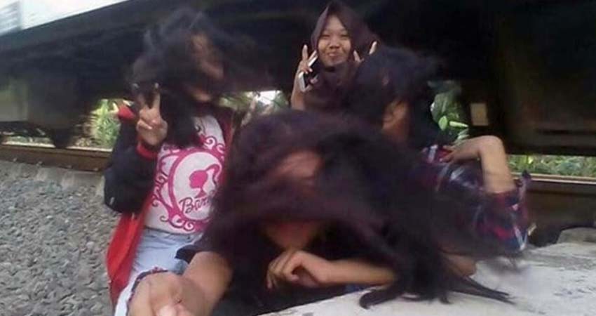 La arrolla el tren por tomarse una selfie; tendrá daños irreversibles