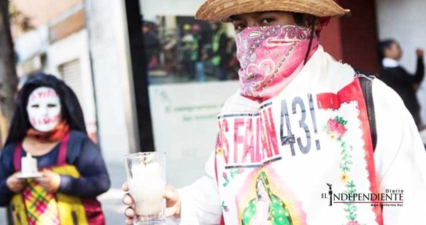 Padres de los 43 ‘revientan’ inicio de precampaña de Ángel Aguirre