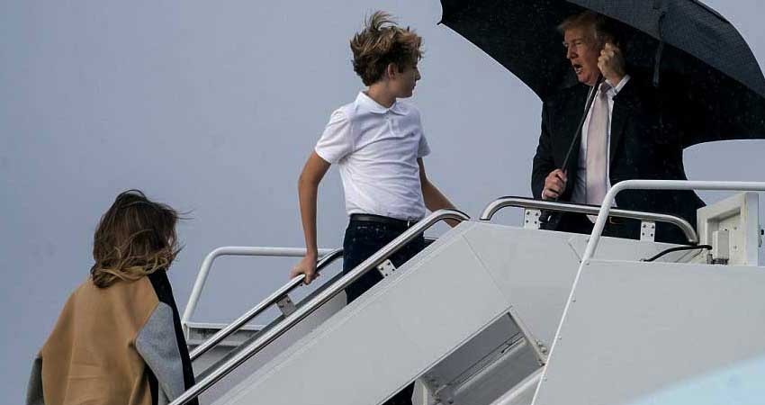 Trump abandona a su suerte a Melania y Barron en la lluvia